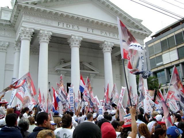 Asuncion campagne de Lino Oviedo (extrême droite)