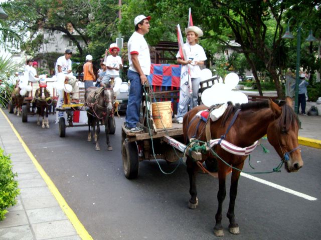 Asuncion partisans de Lino Oviedo -Charrettes