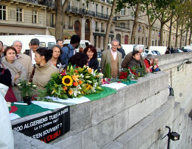 Des fleurs pour jeter dans la Seine