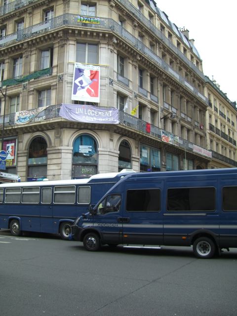 1er novembre, devant le Ministere de la crise du logement