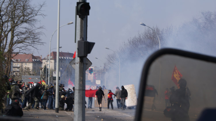 manifestants route du Rhin