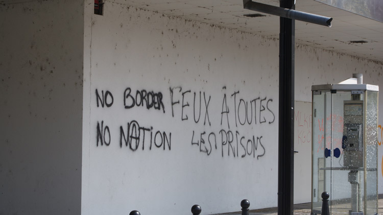 inscriptions sur un bâtiment