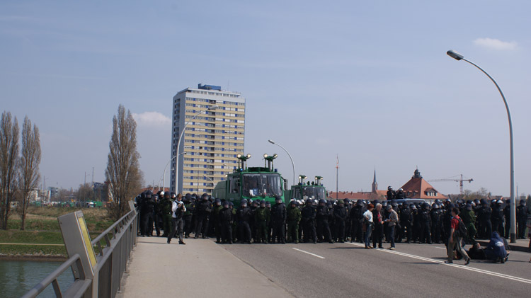 dispositif policier sur le pont de l'Europe