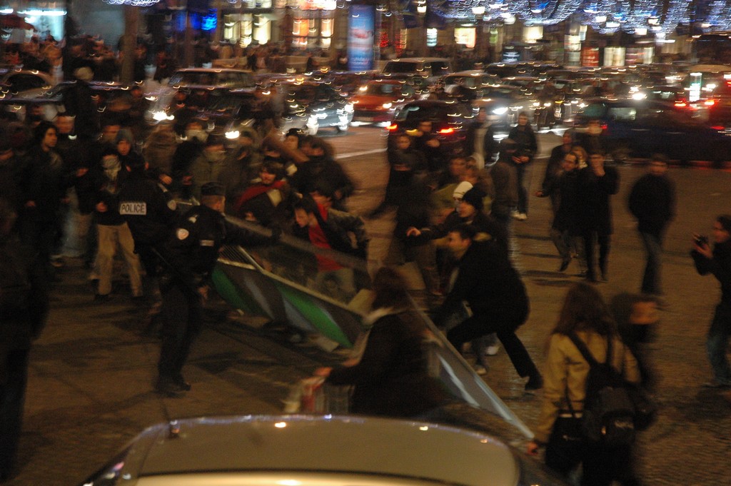 Rassemblement en solidarité avec la jeunesse de Grèce, 12 décembre 2008, à Paris