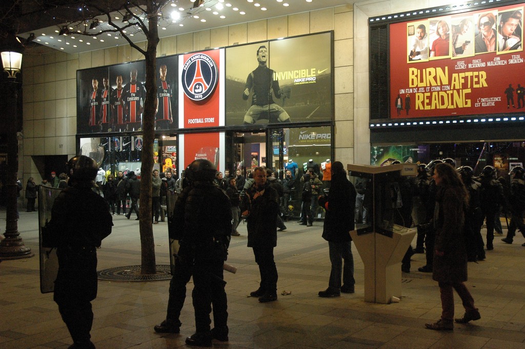 Rassemblement en solidarité avec la jeunesse de Grèce, 12 décembre 2008, à Paris