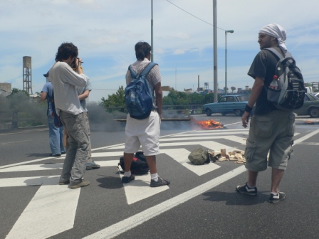 OTRO CAMINO PARA SUPERAR LA CRISIS - ARGENTINA- CORTE PUENTE PUEYRREDÓN 14