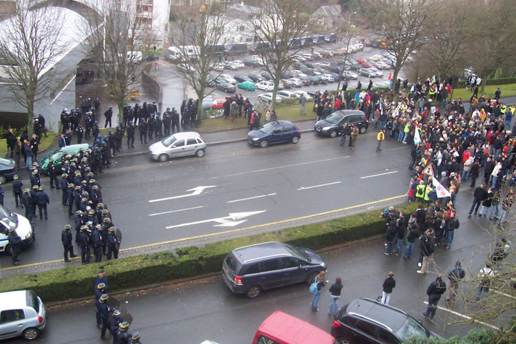 manif lors de la veue de Sarkozy à Saint Lô le 12 janvier 2009