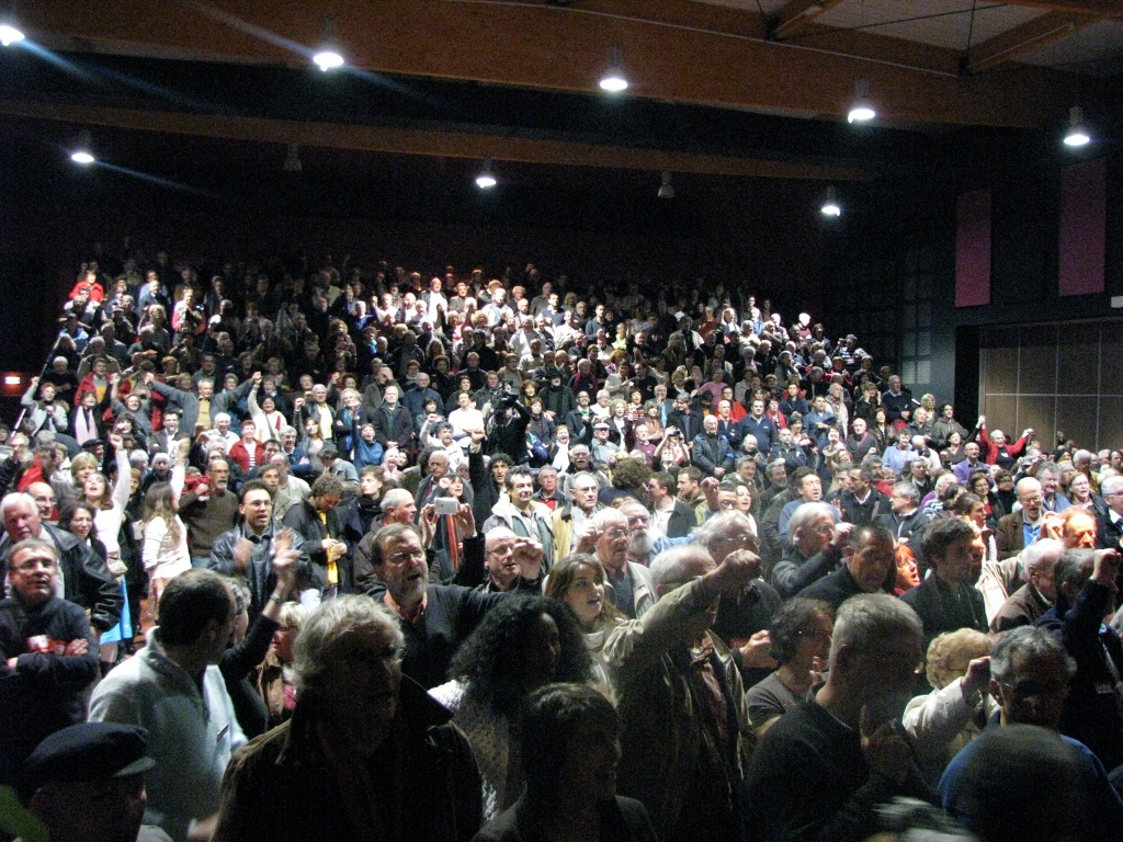 l'Internationale dans la salle