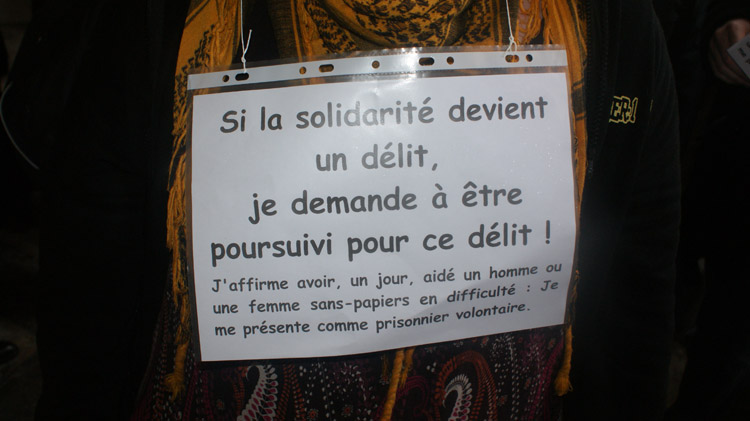 Pancarte rassemblement à Caen