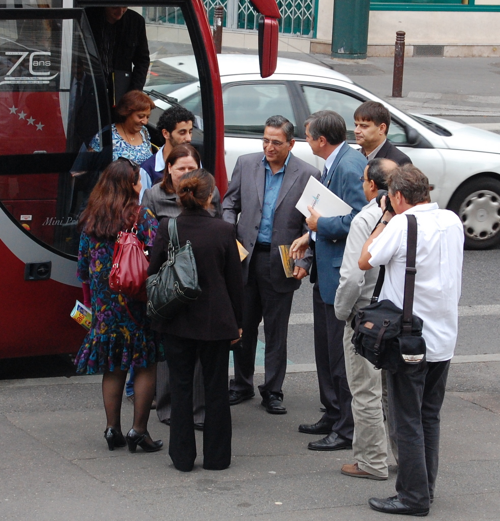 Accueil de Madame Barghouti par le maire de Gennevilliers Jacques Bourgoin