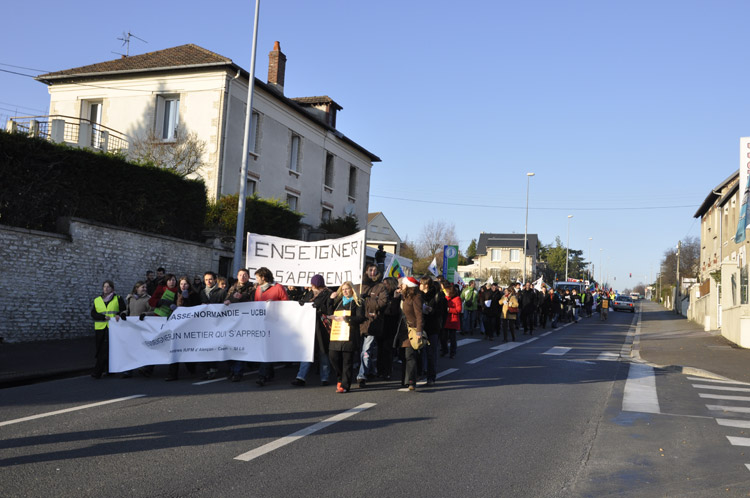 Caen, cortège rue de la Délivrande