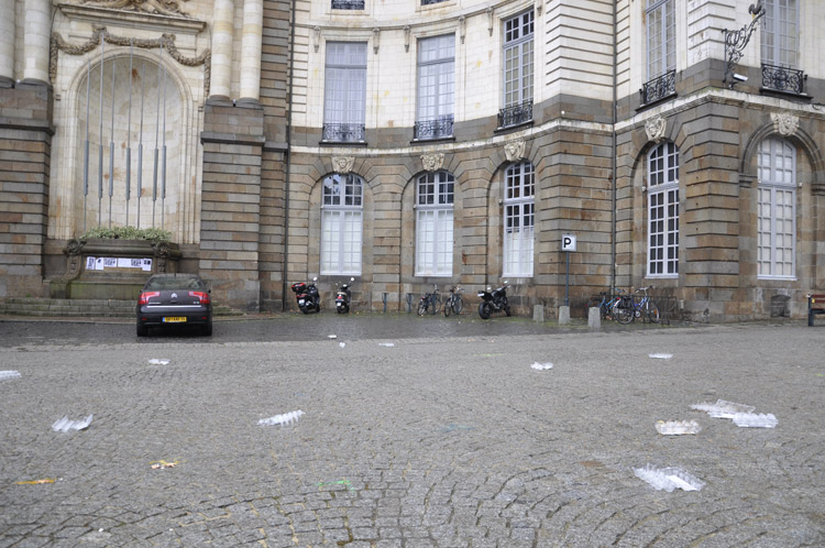 Rennes, place de la mairie après le passage du cortège