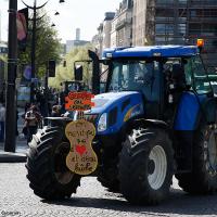 Manif des paysans en tracteur à Paris