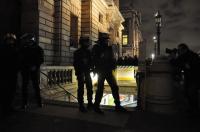 Rassemblement de protestation devant le Dîner du Siècle, le 24 novembre 2010.