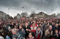 sur la place de la Bastille