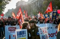 seuls dans la foule