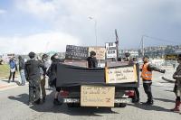 Camion avec slogans