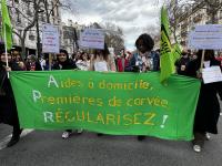 Aides à domiciles premières de corvée