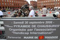 Pyramide de chaussures Place du Capitole