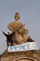 Contre la guerre en IRAK, manifestation à PARIS