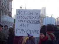 Collectif des déboulonneurs 23-12-2006  Hôtel de Ville - Rue de Rivoli