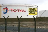 Greenpeace dans la raffinerie Total du Havre