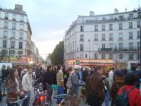 Rassemblement festif contre la publicité