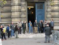 Entrée des 9 au palais de justice