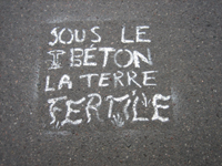 Pochoir sur trottoir (Paris, 2005)