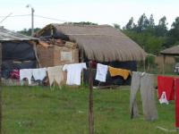paraguay cabane de sans toit à Virgen de Caacupe