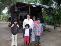 Paraguay famille monoparentale à Virgen de Caacupe