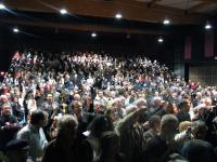 l'Internationale dans la salle