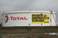 Greenpeace dans la raffinerie Total du Havre