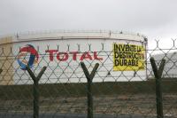 Greenpeace dans la raffinerie Total du Havre