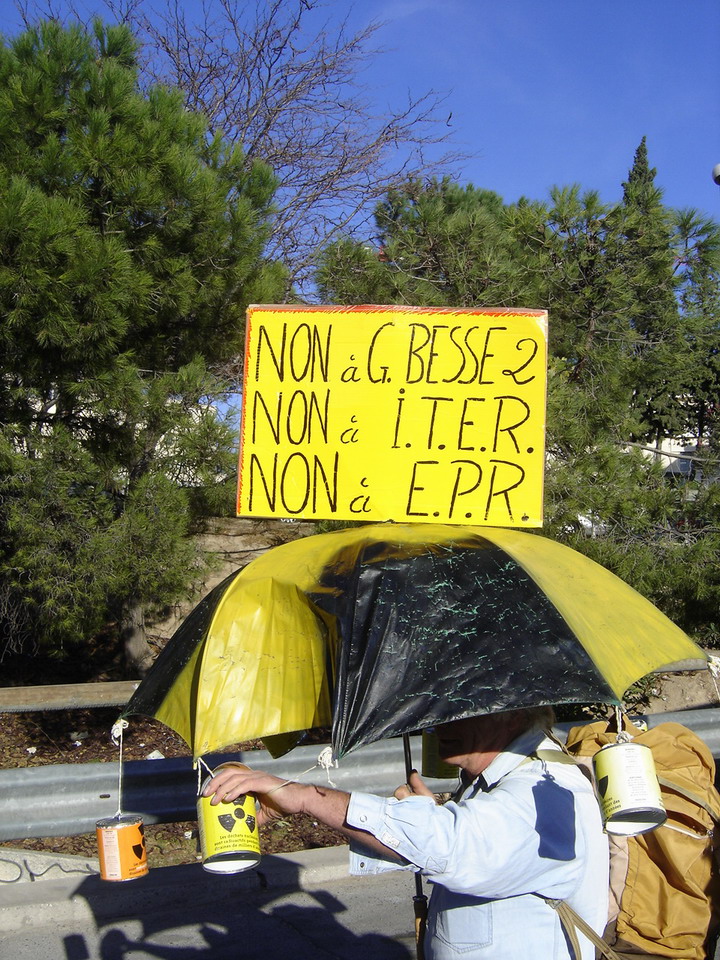 2007-11-10_-_manif_contre_ITER_Marseille_09.jpg
