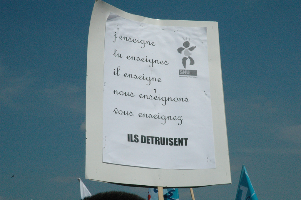 AUXERRE-RETRAITES-SLOGAN-EDUCATION4-20100624.jpg