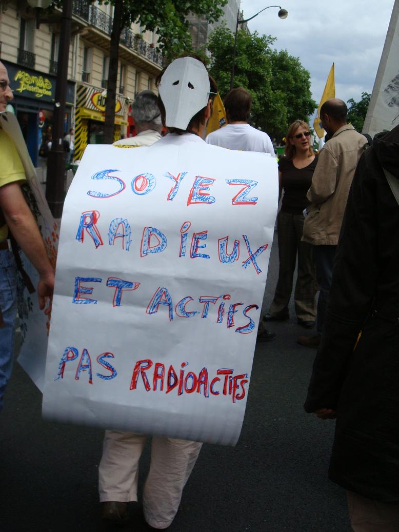 manif-anti-nuclaire12_07_08__18.jpg
