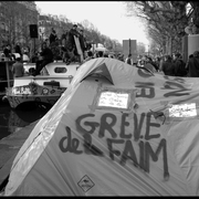 Tente grévistes et spectateurs