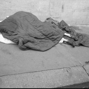 Un homme à la rue (2)