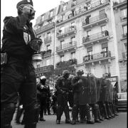 Force de police rue des Ecoles