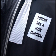 Touche pas à mon tribunal