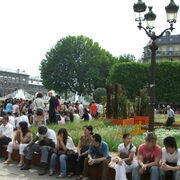 12/06/07 L'attente dans les jardins