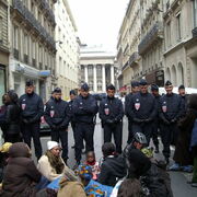 Familles rue de la banque