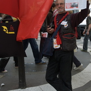 journal et drapeau