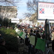 enseignants et postiers devant le rectorat