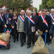 Marche des élus vers l'Elysée