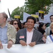 Contre la venue de Bush en France le 5/06/04