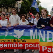 Contre la venue de Bush en France le 5/06/04