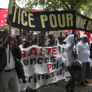 Le cortège dans les rues du 20e