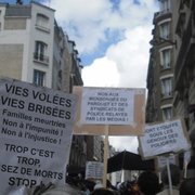 Devant le coin de rue où Lamine est mort